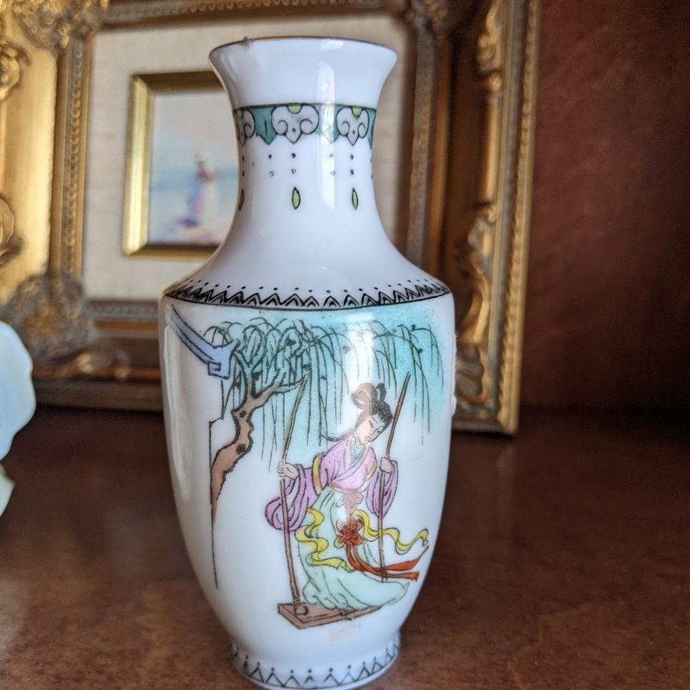 Porcelain Chinese vase